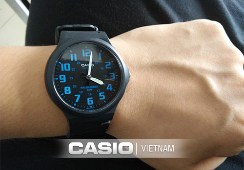 Đồng hồ nam Casio MW-240-2BVDF Mặt số xanh nổi bật